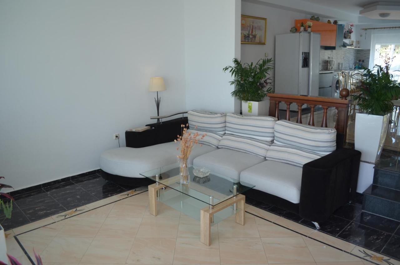 Aphrodite Lux Sea View *